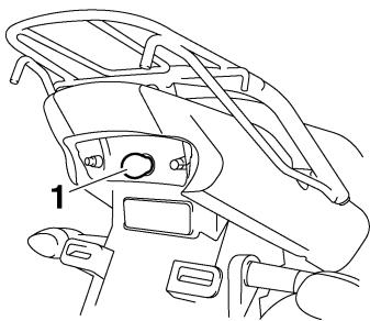 YAMAHA YBR125 - Replacing the tail/brake light bulb - 2