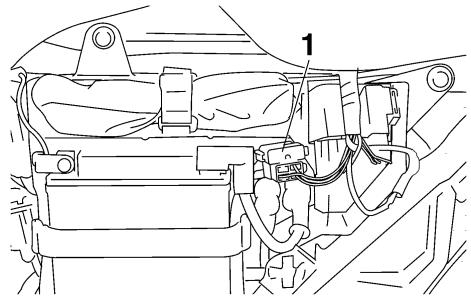YAMAHA YBR125 - Replacing the fuse - 1