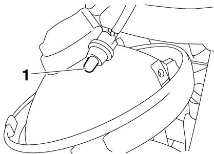 YAMAHA YBR125 - Replacing the auxiliary light bulb - 3