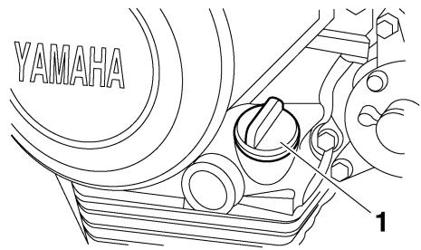 YAMAHA YBR125 - To check the engine oil level - 1