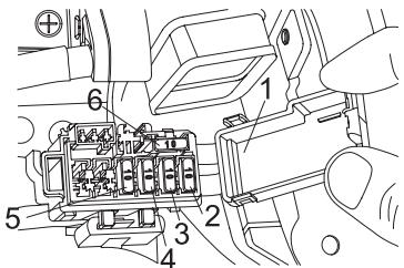 YAMAHA YBR250-2007 - Replacing the fuses - 2