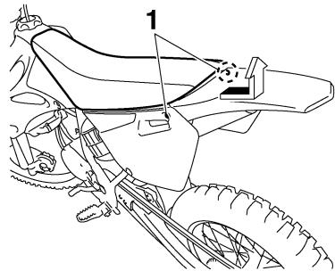 YAMAHA YZ85 - To remove the seat - 1