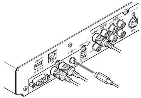 YAMAHA DISKLAVIER E3 CLASSIC - Connector le cable d'alimentation C.A. - 2