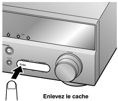 YAMAHA RX-V367 - ■ Fixation du cache d'entrée VIDEO AUX (inclus) - 2