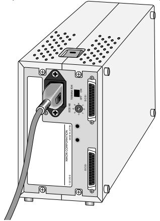 NIKON COOLSCAN III LS30 - Connexion du câble d'alimentation - 2