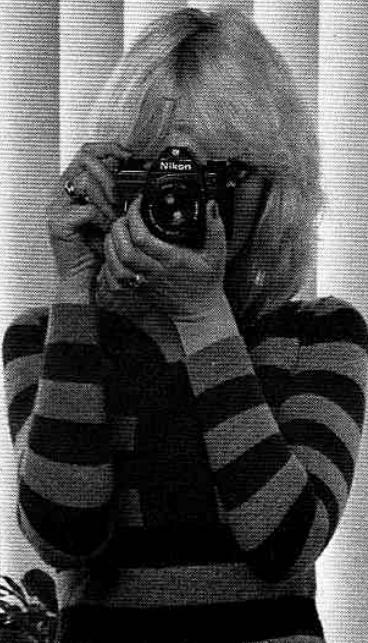 NIKON EM - HOW TO HOLD THE CAMERA - 2