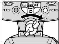 NIKON SB-800 - √ Turn the mounting foot lock lever securely until it stops - 1