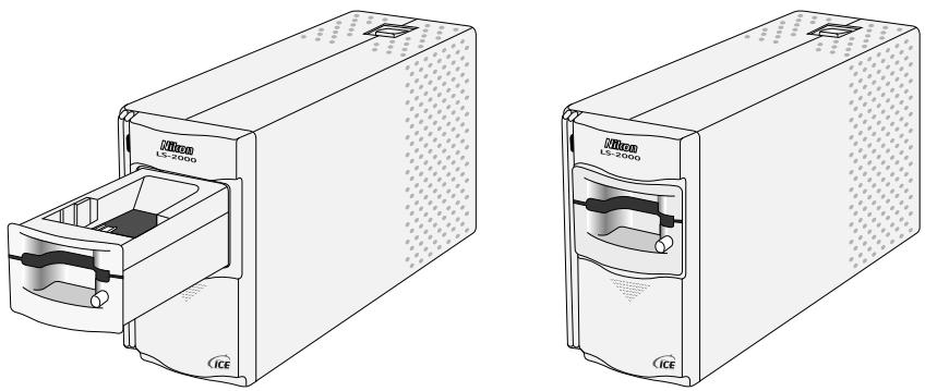 NIKON SUPER COOLSCAN LS2000 - Insertion et retrait d'adaptateurs - 1