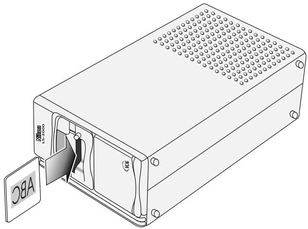 NIKON SUPER COOLSCAN LS2000 - Insertion des diapositives - 2