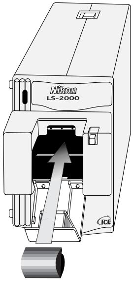 NIKON SUPER COOLSCAN LS2000 - Insertion du film - 3