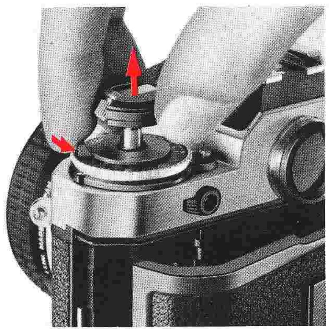 NIKON FE - Loading Film - 1