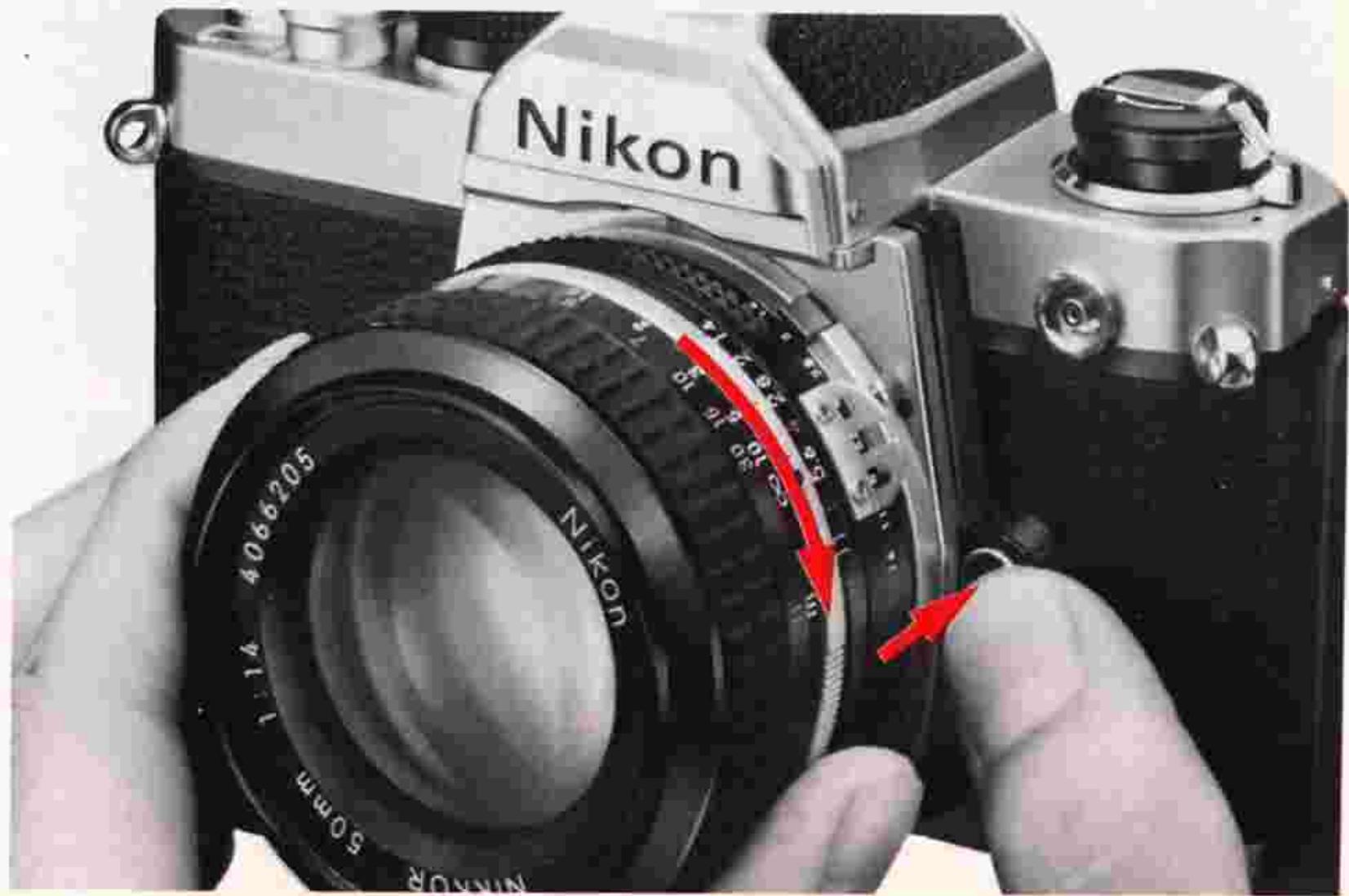 NIKON FM - MOUNTING AND REMOVING LENSES - 2