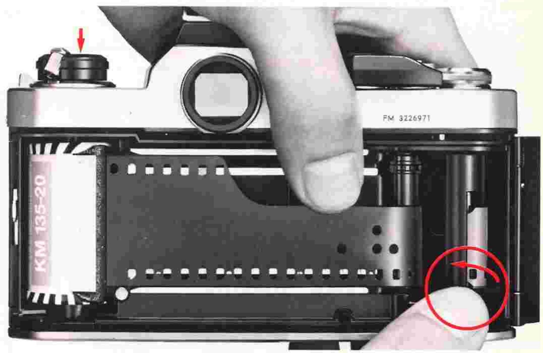 NIKON FM - Loading Film - 2