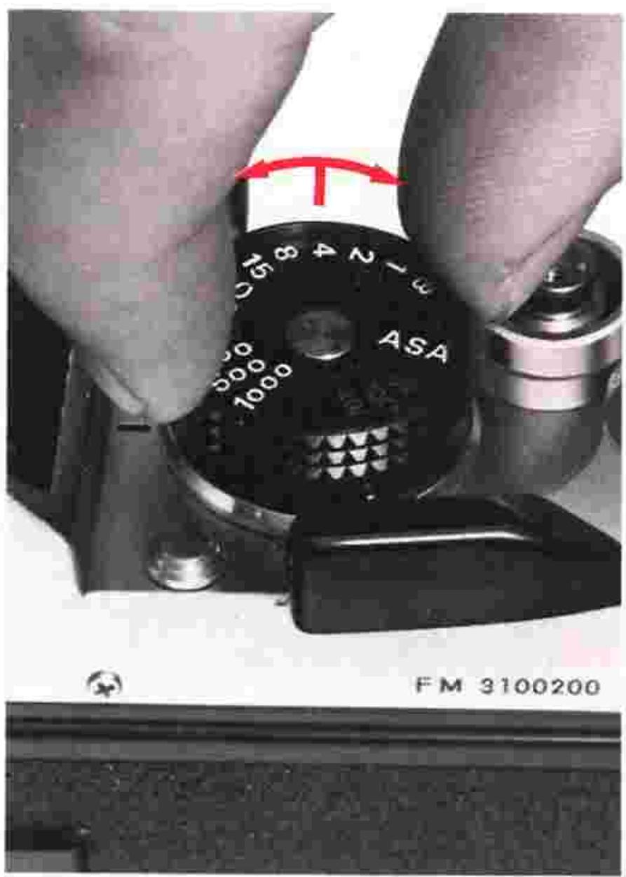 NIKON FM - Setting the Film Speed - 1