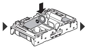 NIKON MB-D80 - 插入電池 - 2