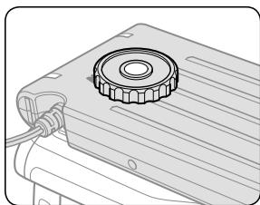 NIKON SD-9 - Notes on SD-9's tripod socket - 1