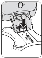 NIKON SU-800 - Replacing the battery - 2