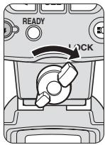 NIKON SU-800 - Attaching the SU-800 to the camera. - 4
