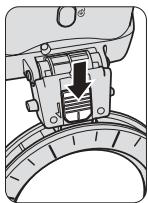 NIKON SU-800 - Attaching the SB-R200 to the front of the lens. - 4