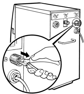 AEG-ELECTROLUX RO400C - Reinigung des Zulaufsiebs - 2