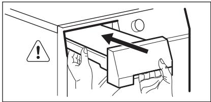 AEG-ELECTROLUX EDH3497RDW - Draining the water container - 4