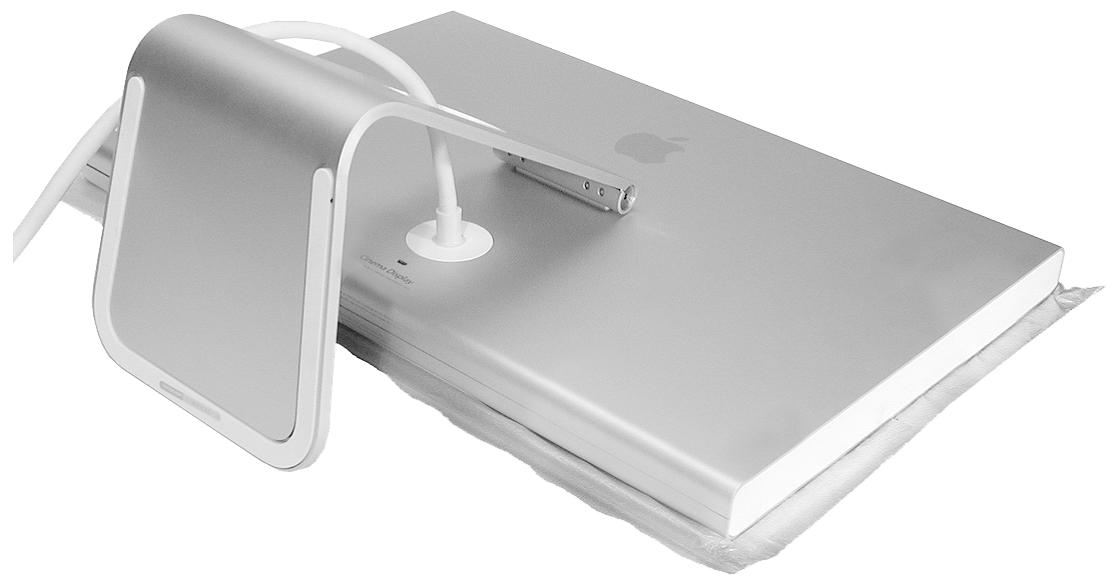 APPLE CINEMA DISPLAY - Dépose du pied support - 1