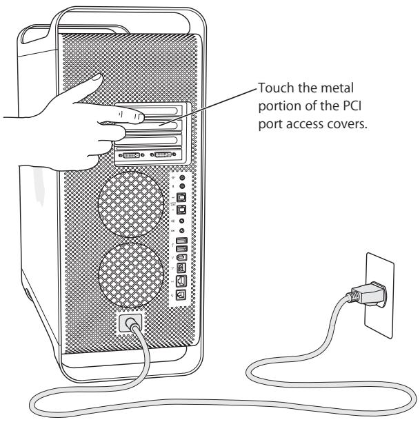 APPLE POWER MAC G5 (2005) - Opening the Computer - 3