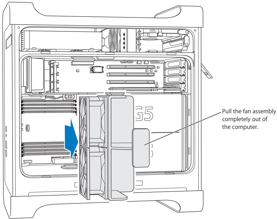 APPLE POWER MAC G5 (2005) - Opening the Computer - 8