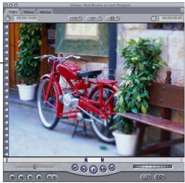 APPLE FINAL CUT PRO 5 - Example: Using the Limit Effect Controls to Isolate a Specific Color Against Grayscale - 1