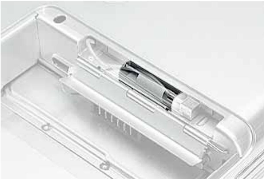APPLE POWERBOOK G4 12 INCH - Slide the replacement AirPort Extreme Card into the slot, as shown.(Figure 7) - 2