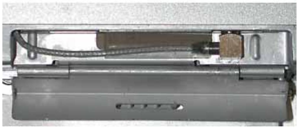 APPLE POWERBOOK G4 12 INCH - Slide the replacement AirPort Extreme Card into the slot, as shown.(Figure 7) - 4