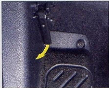 PEUGEOT 406 COUPEE - Verrouillage ou déverrouillage du coffre isolé des portes - 2