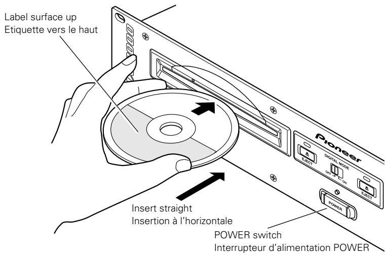 PIONEER CMX-3000 - INSERTION / RETRAIT DU DISQUE - 1