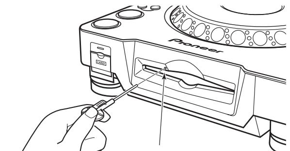 PIONEER CDJ-1000MK3 - Une tentative d'éjectionforcée immédiatement après la mise hors tension du lecteur peut entrainer les dangers suivants : - 1