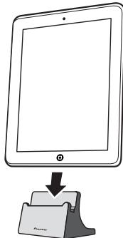 PIONEER X-HM21BT-K - Connette l'iPod/iPhone/iPad usando il supporto in dotazione. - 2