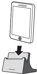 PIONEER X-SMC00 - Anschlieben des iPod/iPhone/iPad mini unter Verwendung des mitgelieferten iPhone-Ständers - 2