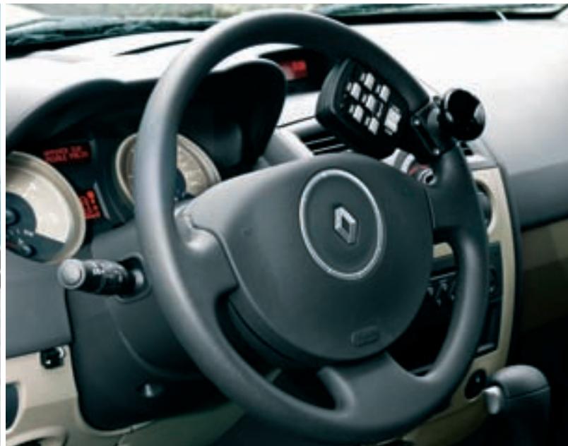 RENAULT MEGANE ESTATE - Mobilité réduite : renault PROCHE de vous, c'est une réalité. - 2