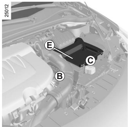 RENAULT CLIO 3 2012 - Access to the battery - 1