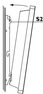 SAUTER PERLE - 5/ Het stralingspaneel op het bevestigingsystem ophangen - 2