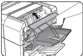 SHARP AR-M451 - Fermez l'unité du finisseur. - 1