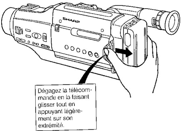 Dégagez la télécommande en la faisant glisser tout en appuyant légèrement sur son extrémité.