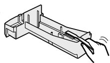 SHARP KC-930EU - Rincez l'intérieur du bac d'humidification à l'eau tiède pour retarder les impuretés. - 1
