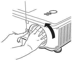 SHARP XG-PH80W-N - Retirez le capuchon de l'objectif de remplacement. - 2