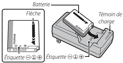FUJIFILM FINEPIX XP170 - Insérez la batterie dans le chargeur de batterie fourni. - 1