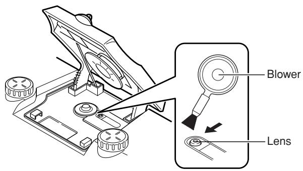 JVC RV-NB10W - Cleaning the lens - 1