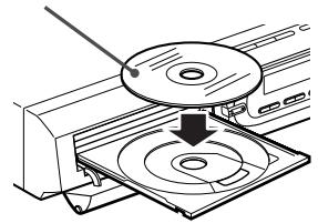 JVC TH-M303 - Place a disc. - 1