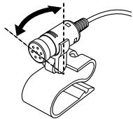 JVC KS-BTA200 - Fissare innanzi tutto il microfono all'apposito supporto a graffa. - 2