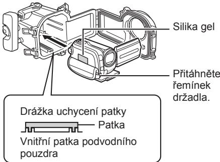 JVC WR-MG88U - Kameru vlozte do podvodniho pouzdra. - 1