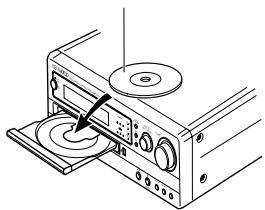 KENWOOD AX-7 - Load a disc - 1