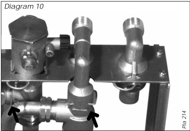 SAUNIER DUVAL ISOMAX F 28 E - To replace storage vessel safety valve - 1